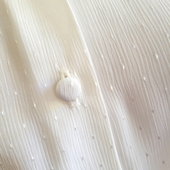 - Vintage 70s Blouse in Crisp White • Button Down • USA Made • Est Medium - Picture 3 of 9